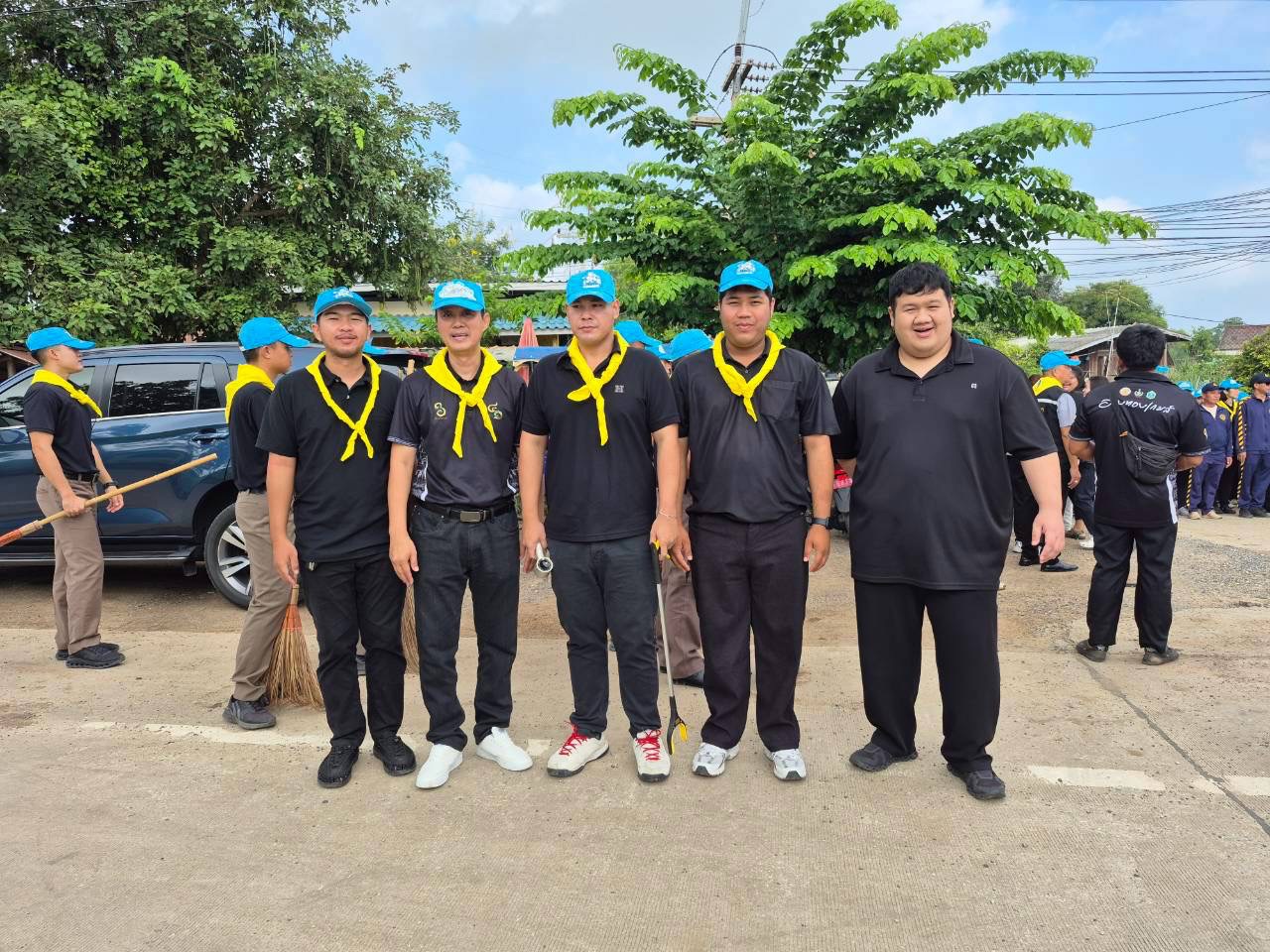 อบจ.อ่างทอง ร่วมกิจกรรมจิตอาสาทำความสะอาดฟื้นฟูพื้นที่ประสบภัยน้ำท่วมตำบลโผงเผง อ.ป่าโมก จ.อ่างทอง